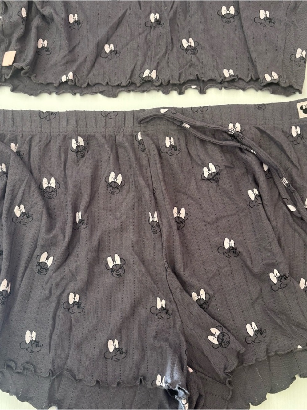 Minnie Mouse Charcoal Grey Pajama Set with Pink Bows size xl - Picture 5 of 6